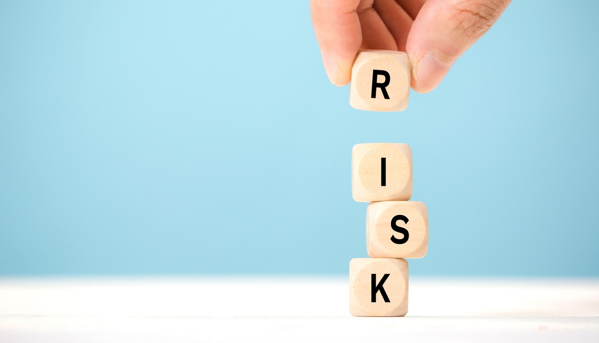 traders implement risk management