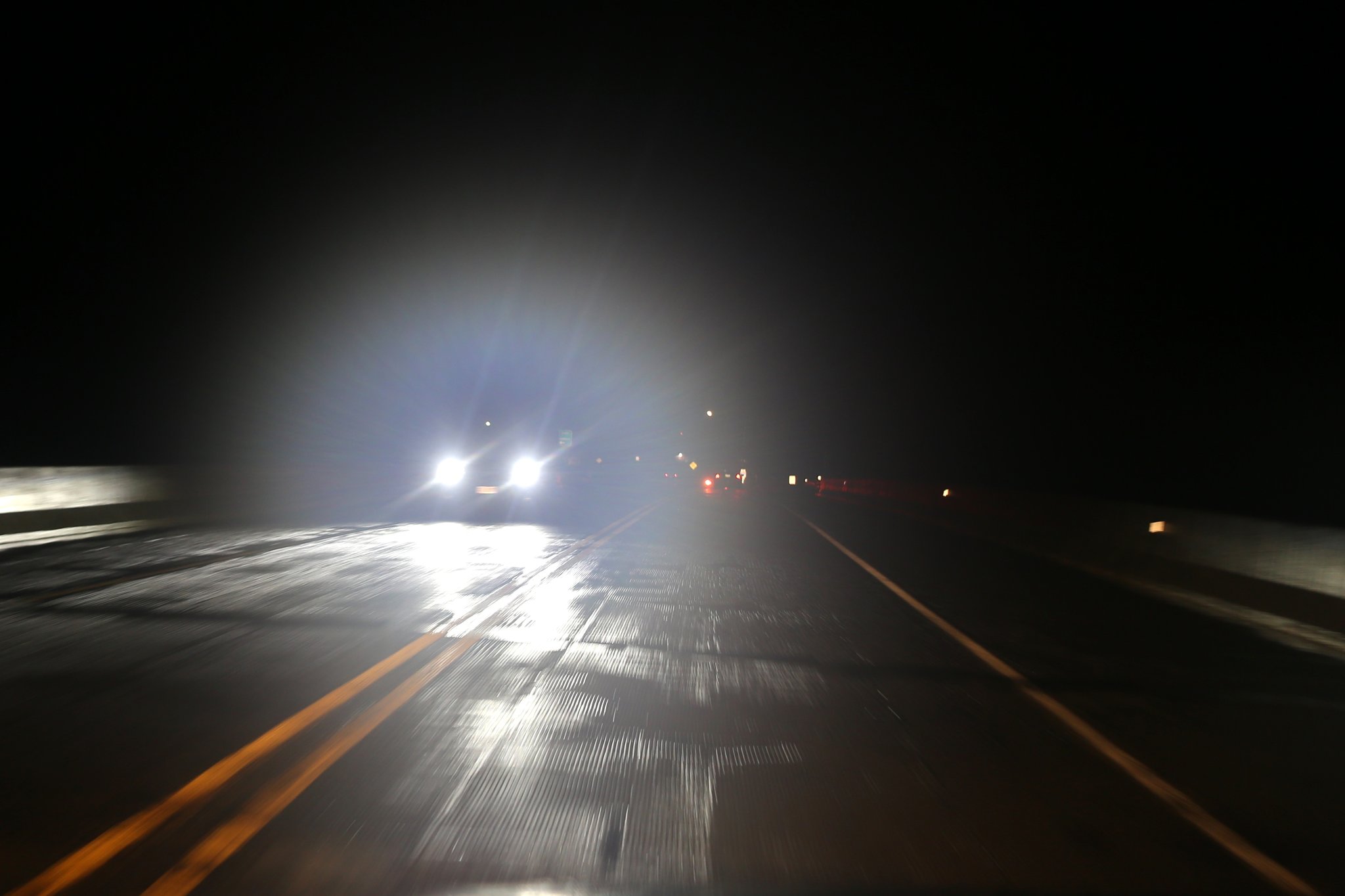NIGHTTIME CAR DRIVING IS DANGEROUS FOR THESE 4 REASONS